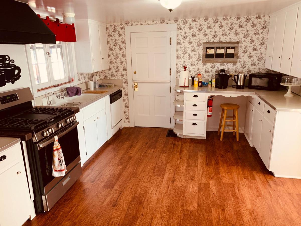 Centennial Inn Bed & Breakfast Conneaut Екстериор снимка